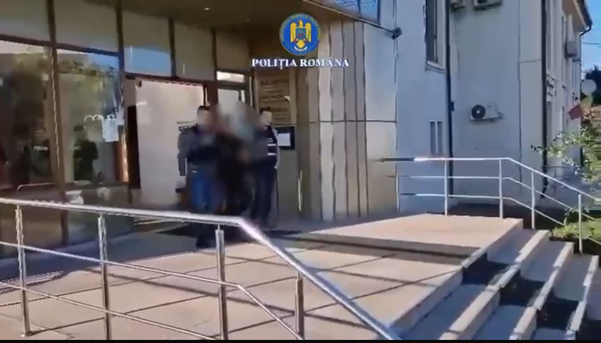 Bărbați reținuți