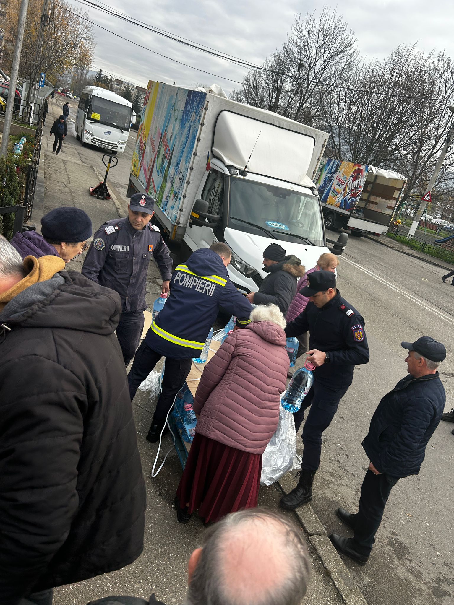 Distribuirea apei menajere continuă