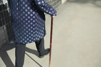 2 bunici păcăliți într-o fraudă uriașă de 108.000 de euro!