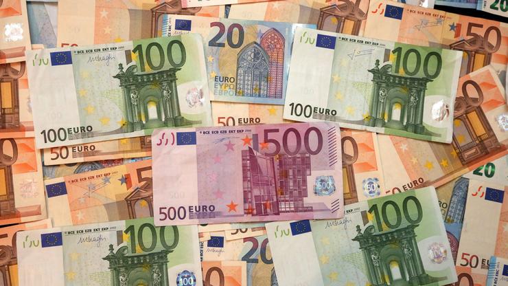 Bulgaria intră în zona euro de la 1 ianuarie 2026. 