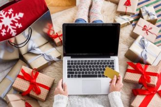 Românii scot masiv cardurile de credit