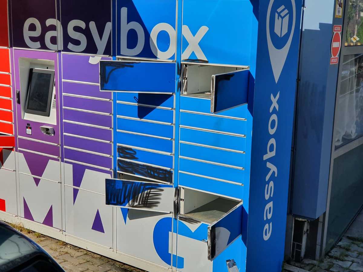 Doi tineri prinși în flagrant