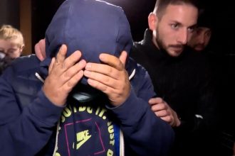 Fugari aduși în țară