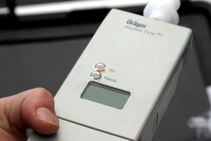 Conducere fără permis! Tânăr prins chiar cu proprietarul în mașină