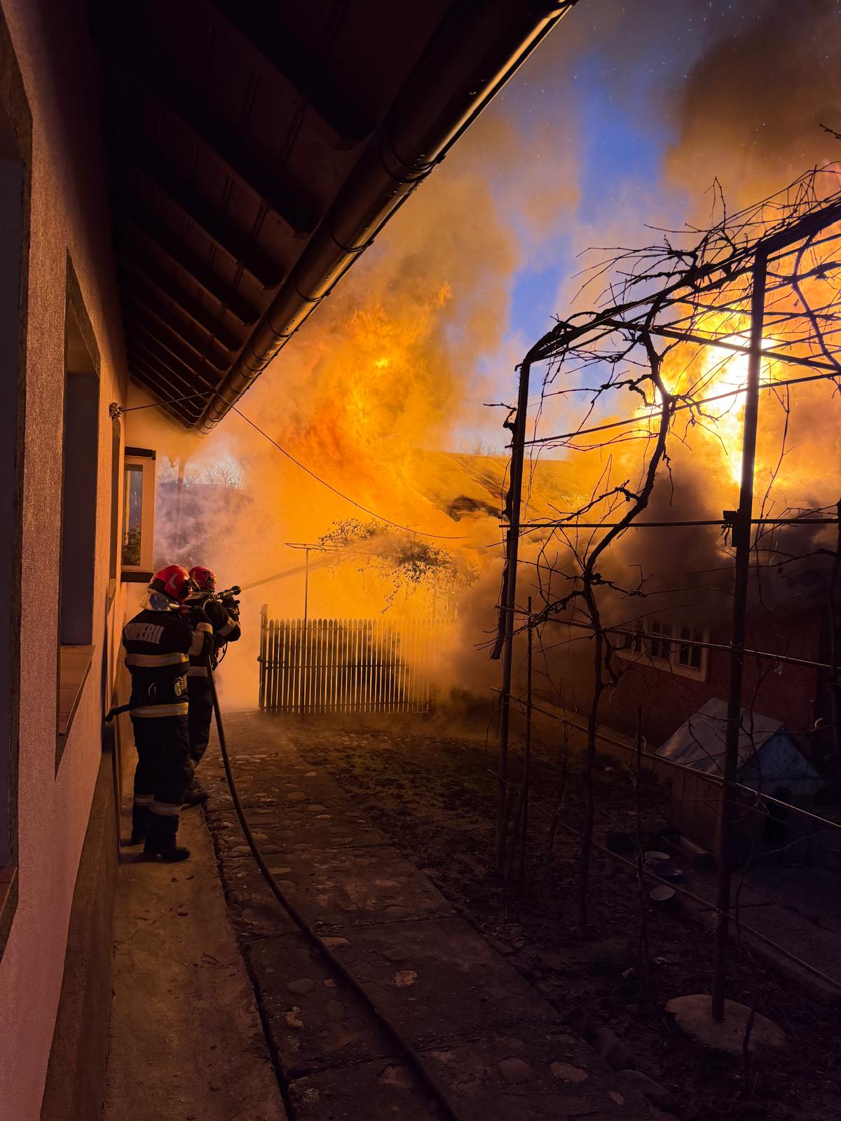 Incendiu extrem de violent