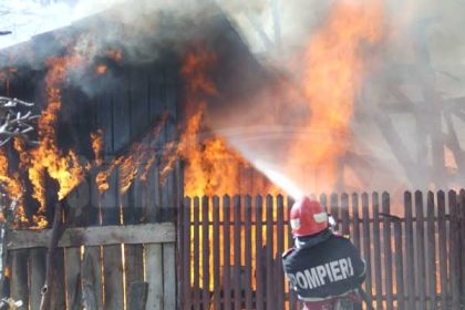 Incendiu la o locuință