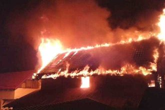 Incendiu la o casă