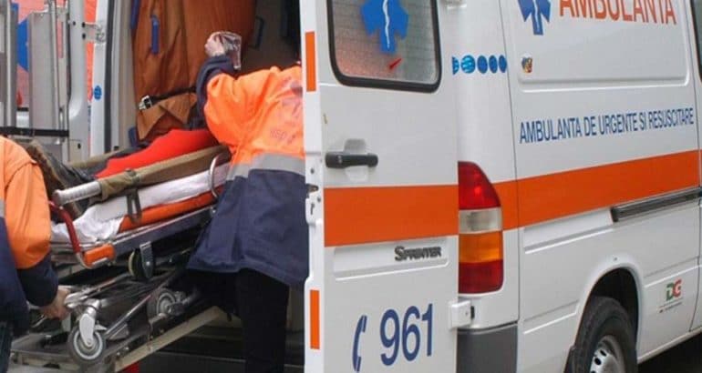 O tânără de 21 de ani a ajuns la spital bătrână