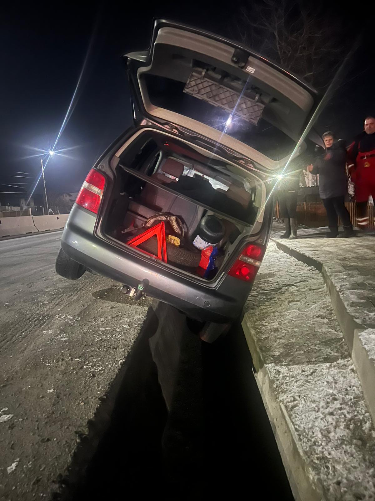 Mașină ieșită în decor