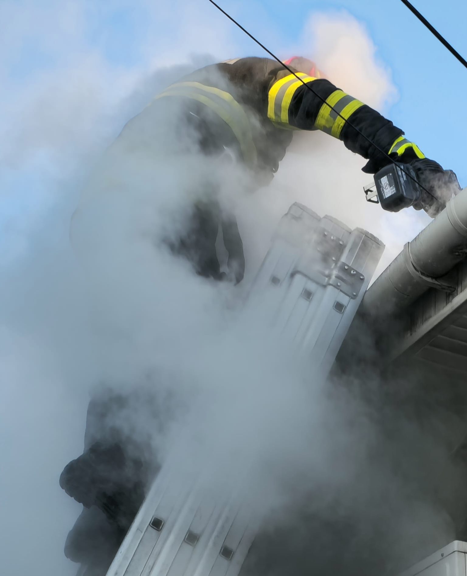 Incendiu la un magazin