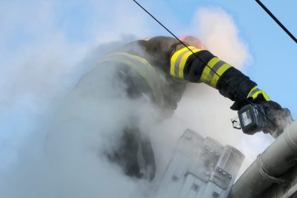 Incendiu la un magazin