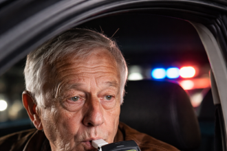 Bunic băut la volan