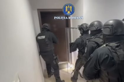 Mama si copil salvați