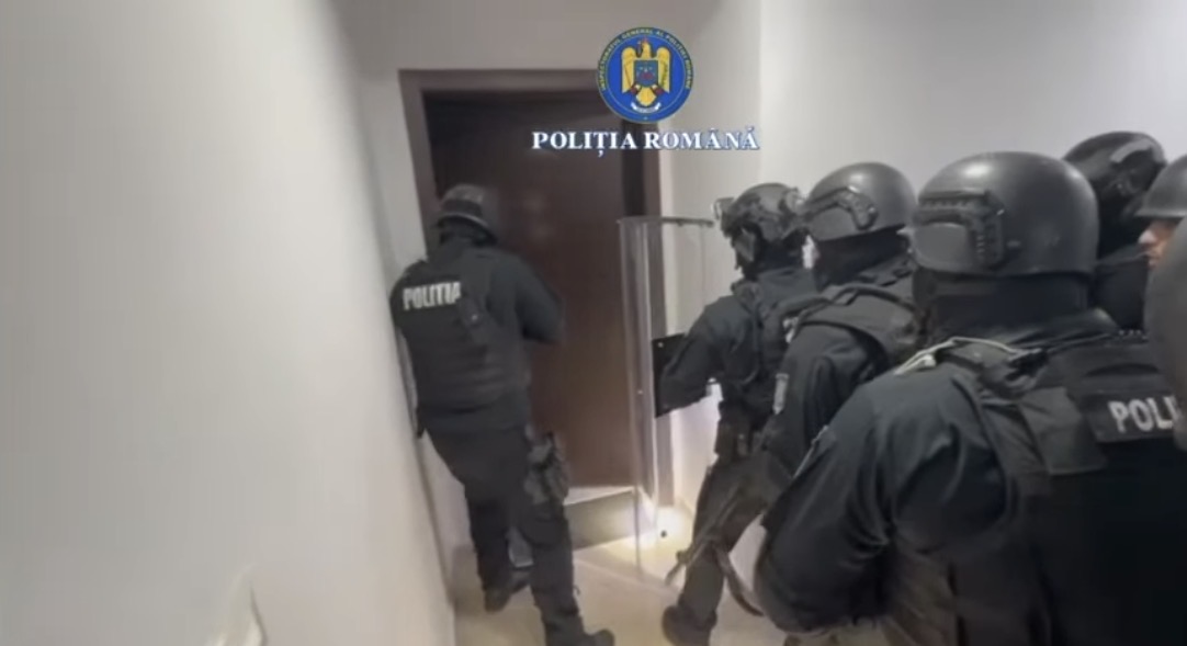 Mama si copil salvați