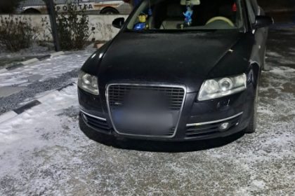 Bătrână păcălită cu 38.000 de lei