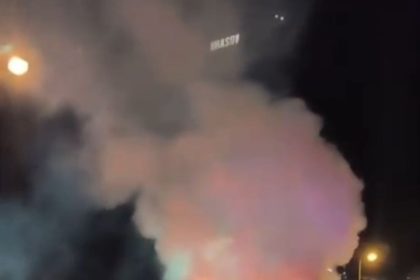 Autoturism în flăcări