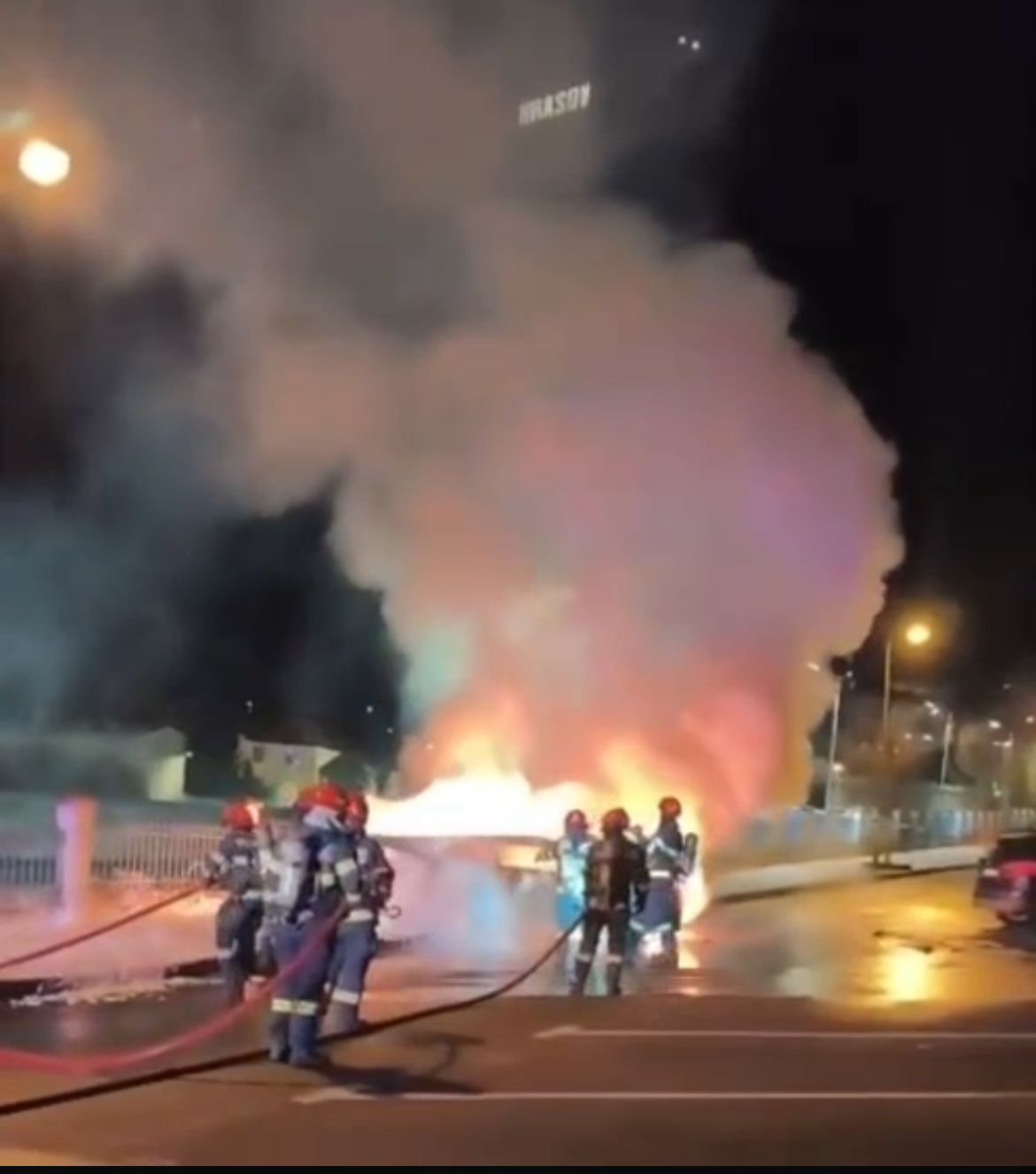 Autoturism în flăcări