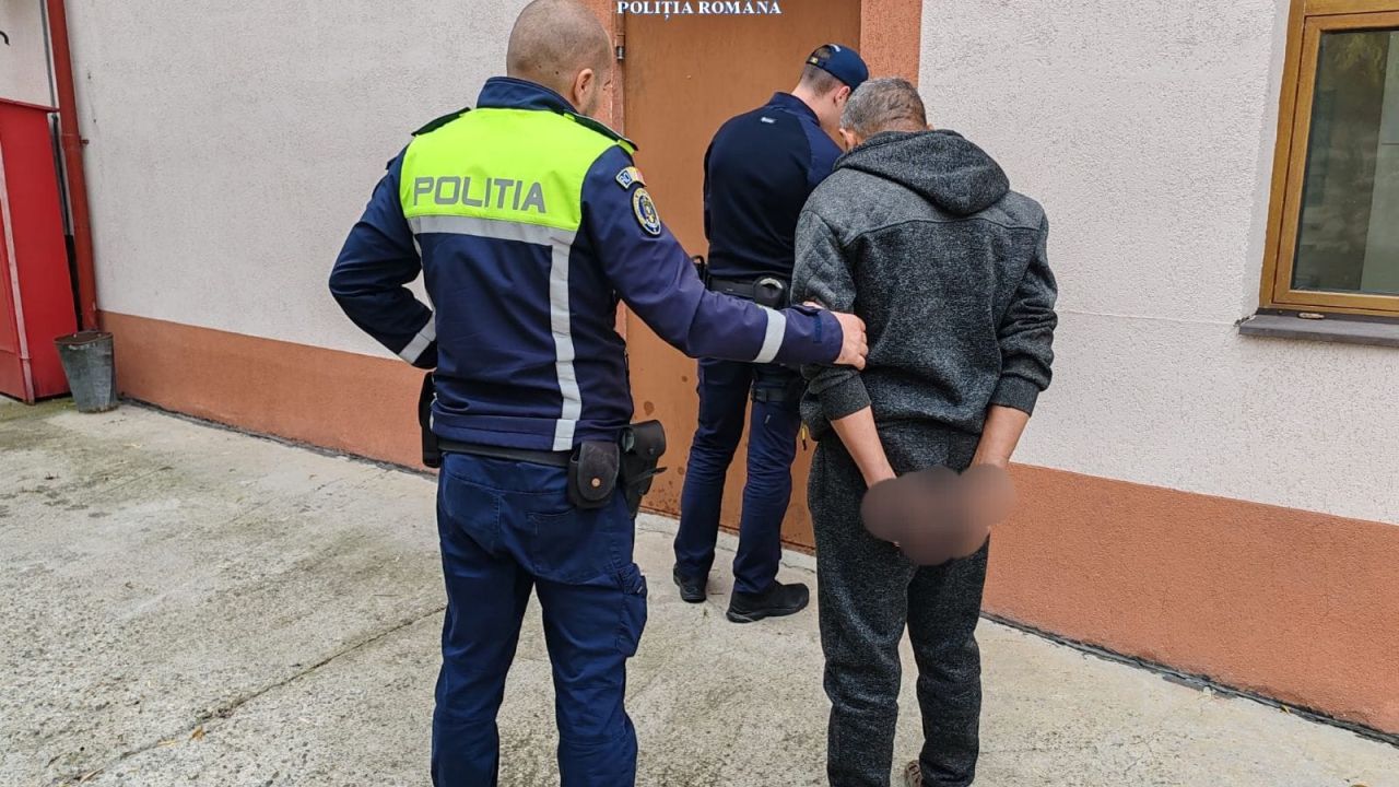 Femeie înșelată pe internet c