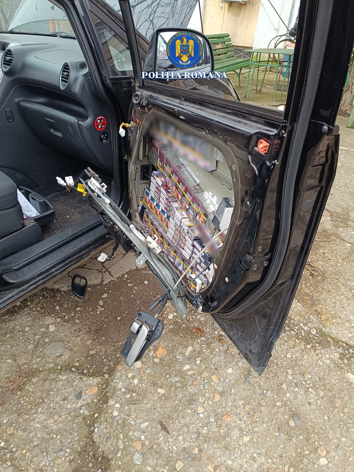 Aproximativ 66.000 de țigarete