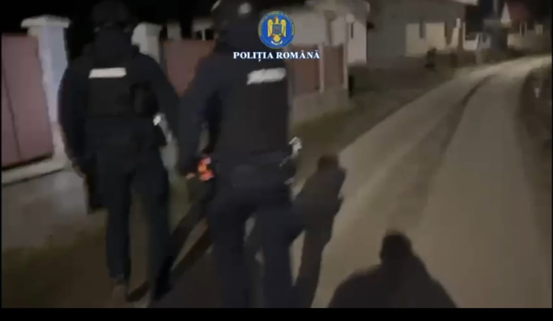 Percheziții în 5 județe