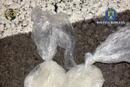 Droguri vândute la colț de stradă