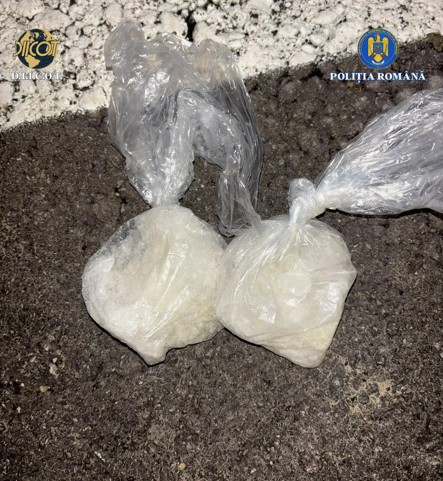 Droguri vândute la colț de stradă