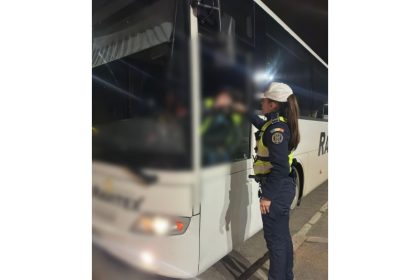 Aproximativ 26.000 de autovehicule