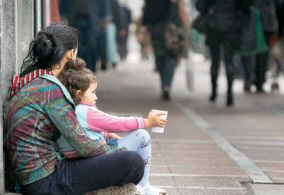 Copii puși la cerșit