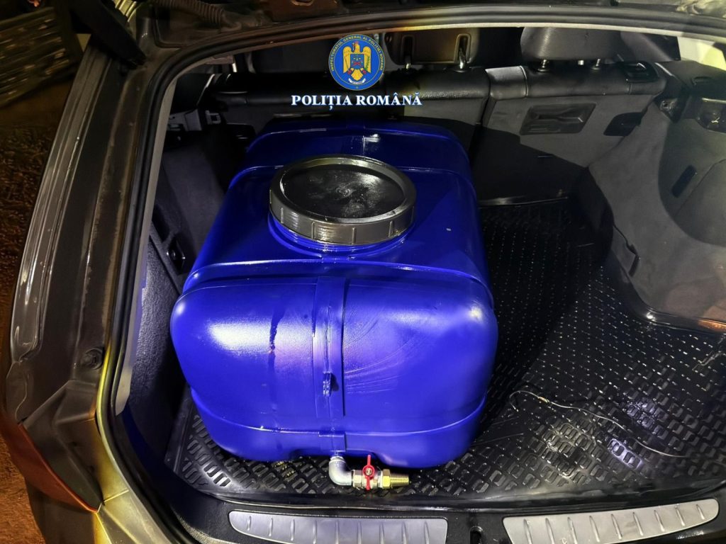 Doi tineri arestați preventiv