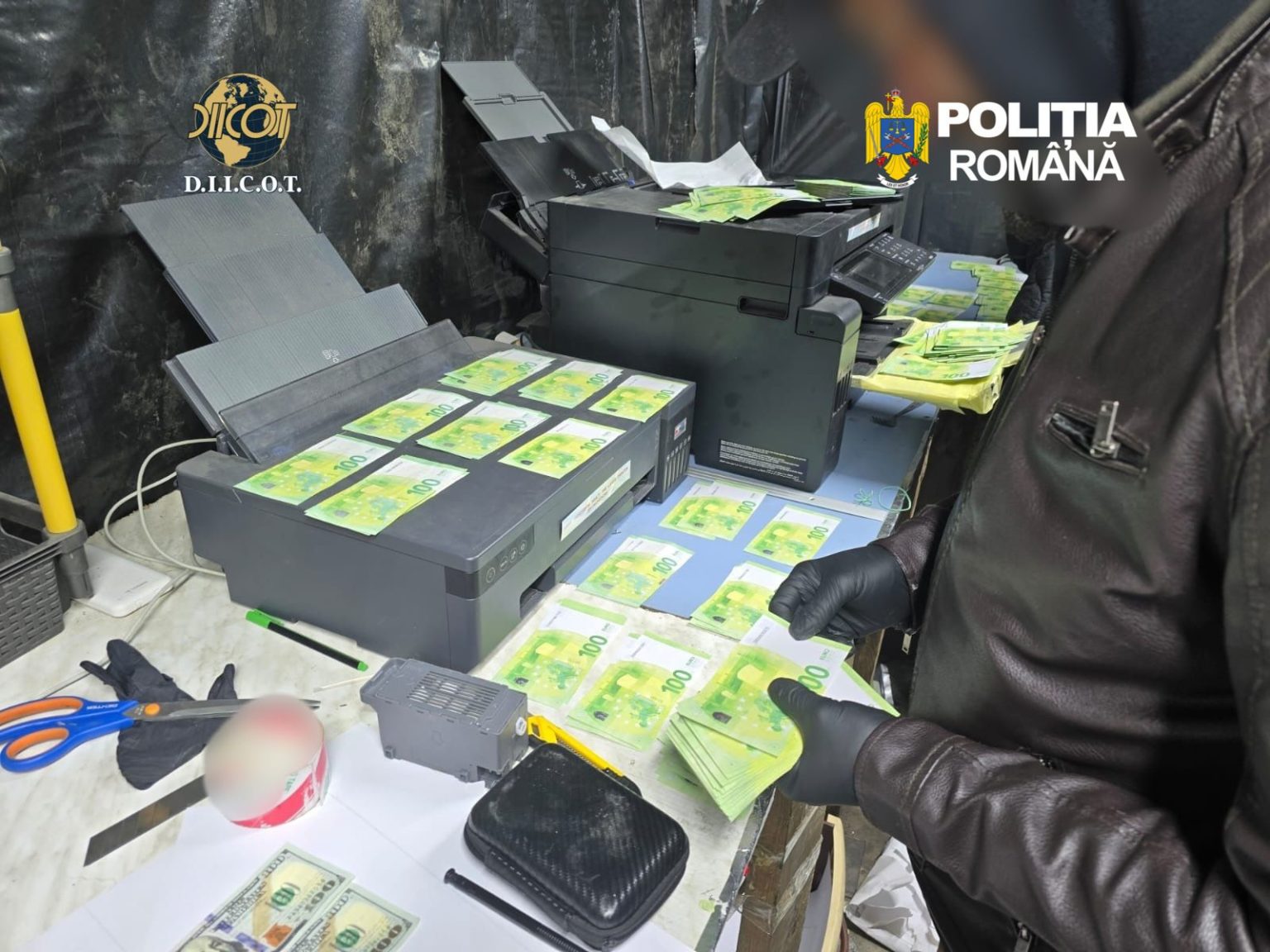 Fabrica clandestină de bani