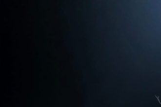 Casă mistuită de flăcări