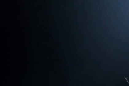 Casă mistuită de flăcări