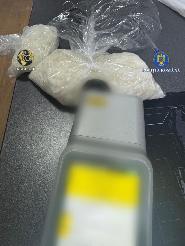 Tineri prinși cu droguri de mare risc