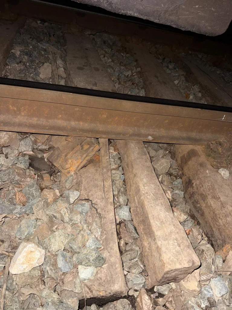 Locomotivă deraiată