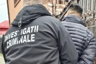 Trei bărbați cercetați