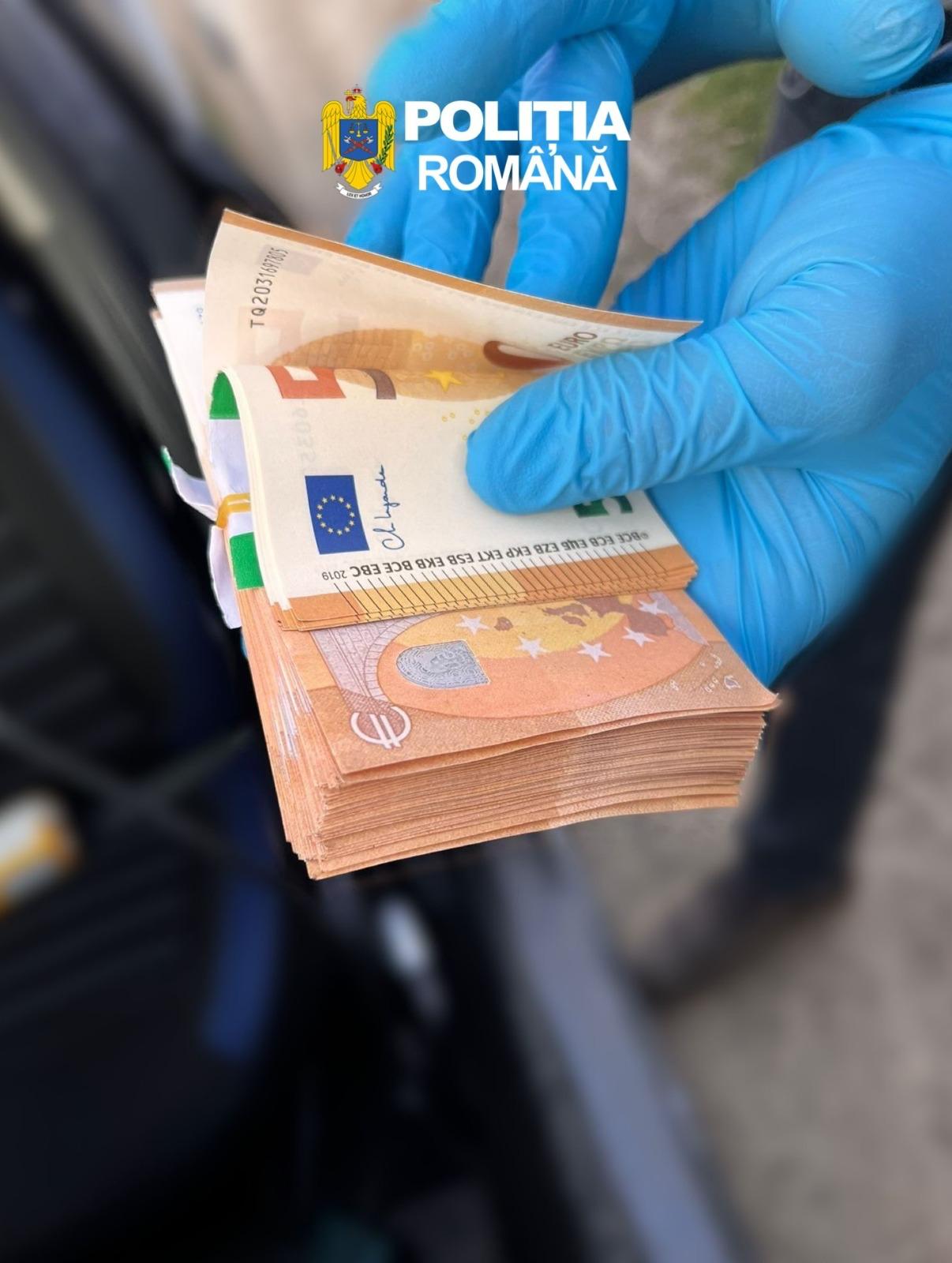 Reținuți pentru înșelăciuni