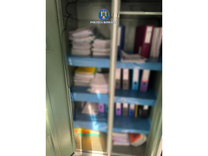 Percheziții în șase județe