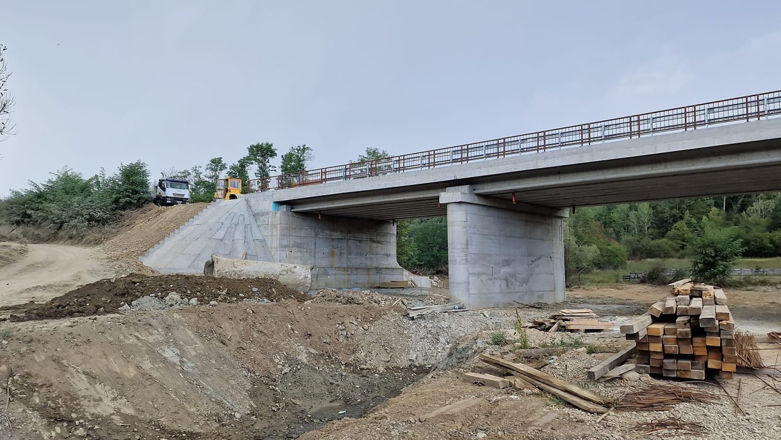 În curând începe construcția unui pod