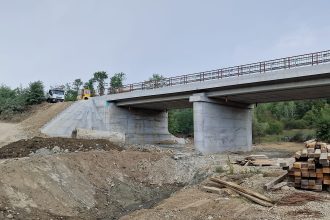 În curând începe construcția unui pod