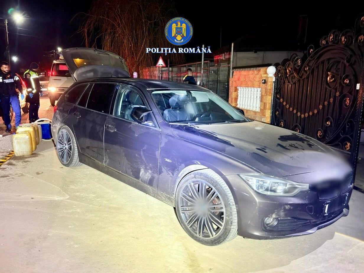 Doi tineri arestați preventiv