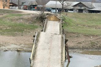 Sute de oameni afectați