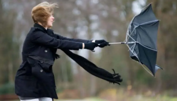 Vânt puternic anticiclonic