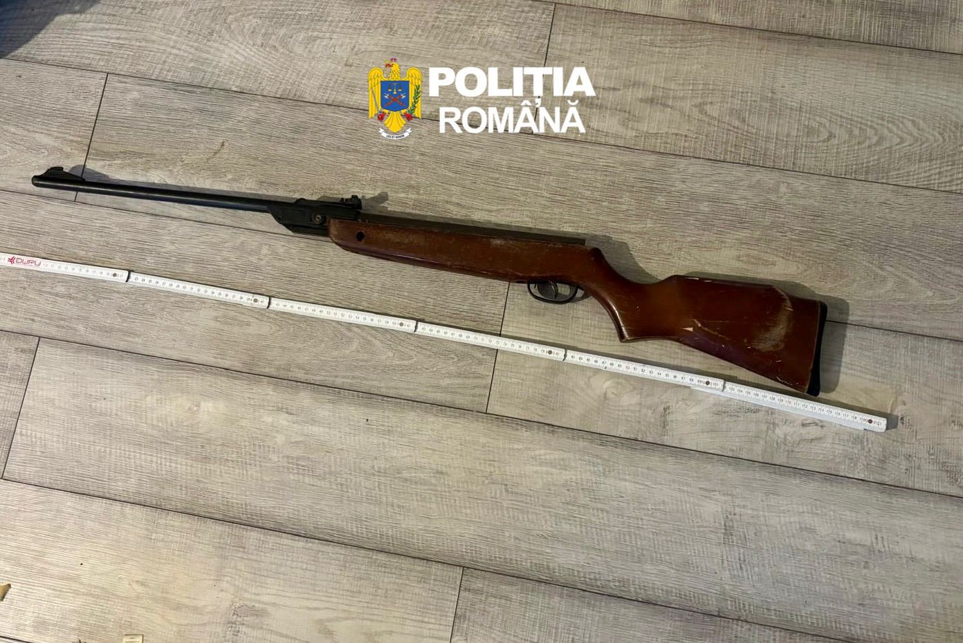 Armă deținută ilegal,