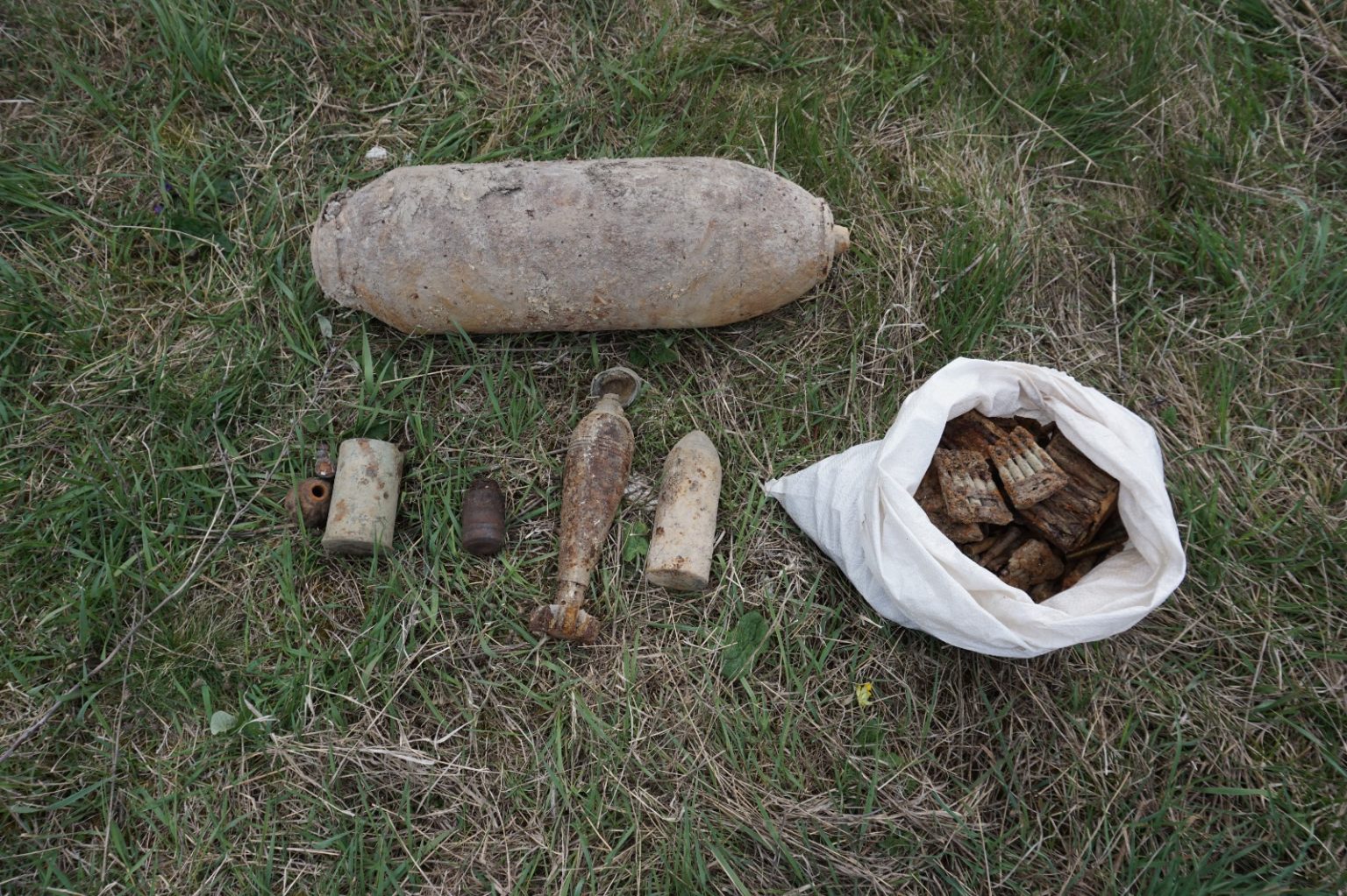 Aproape 600 de elemente de muniție