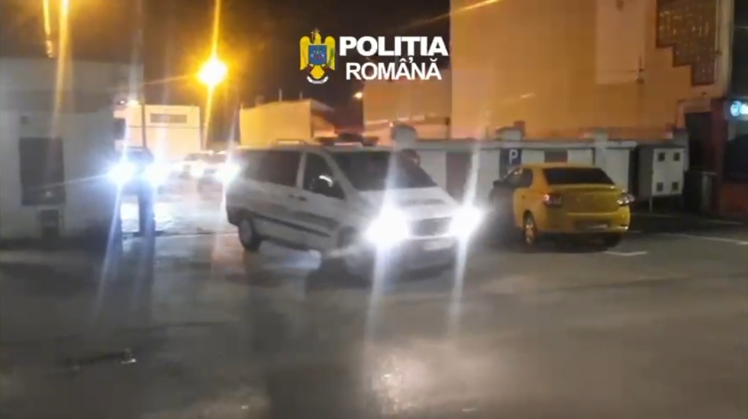Percheziții în Ploiești