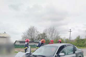 Accident grav cu două mașini