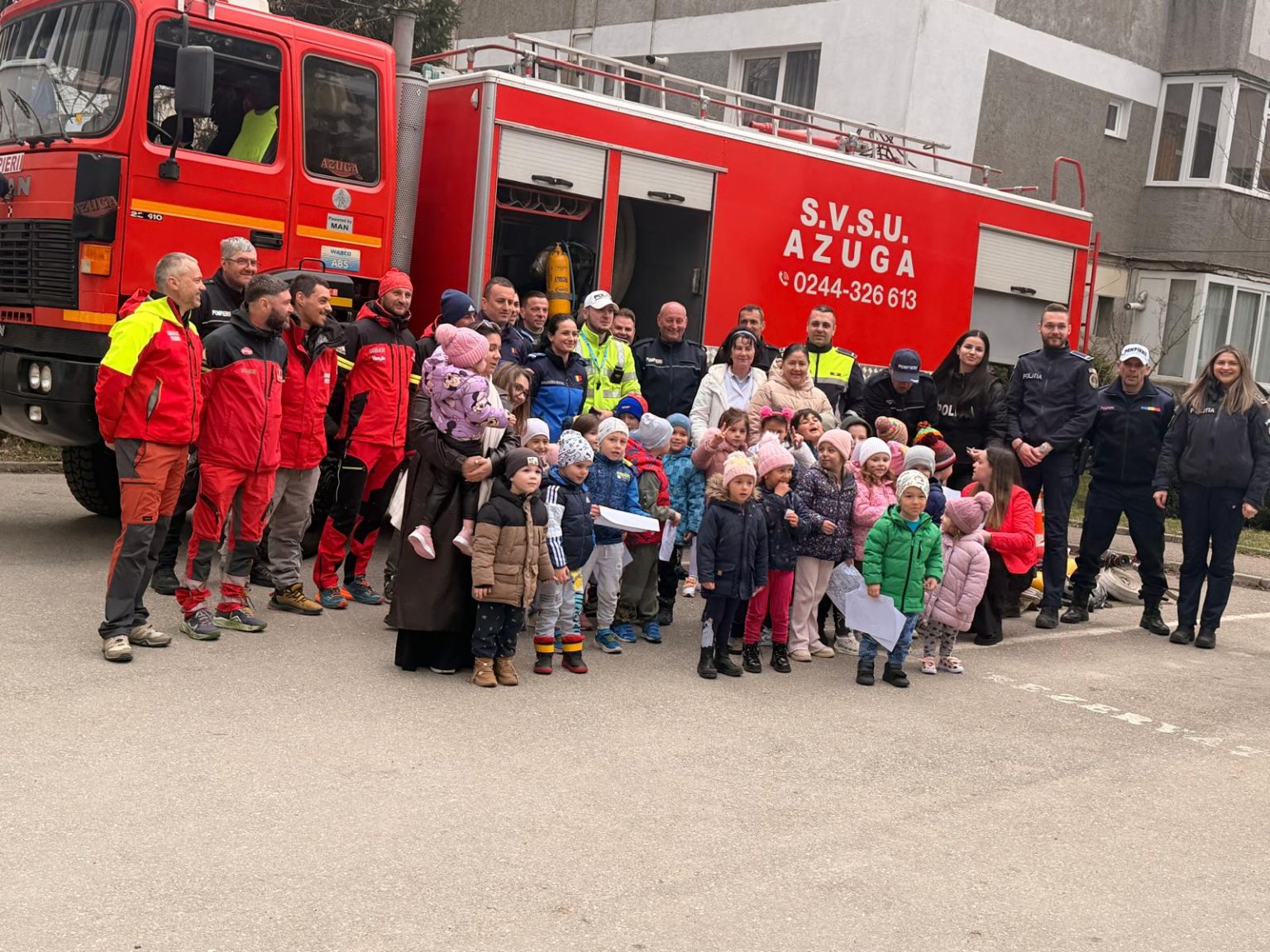 Peste 2.900 de elevi