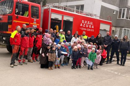 Peste 2.900 de elevi