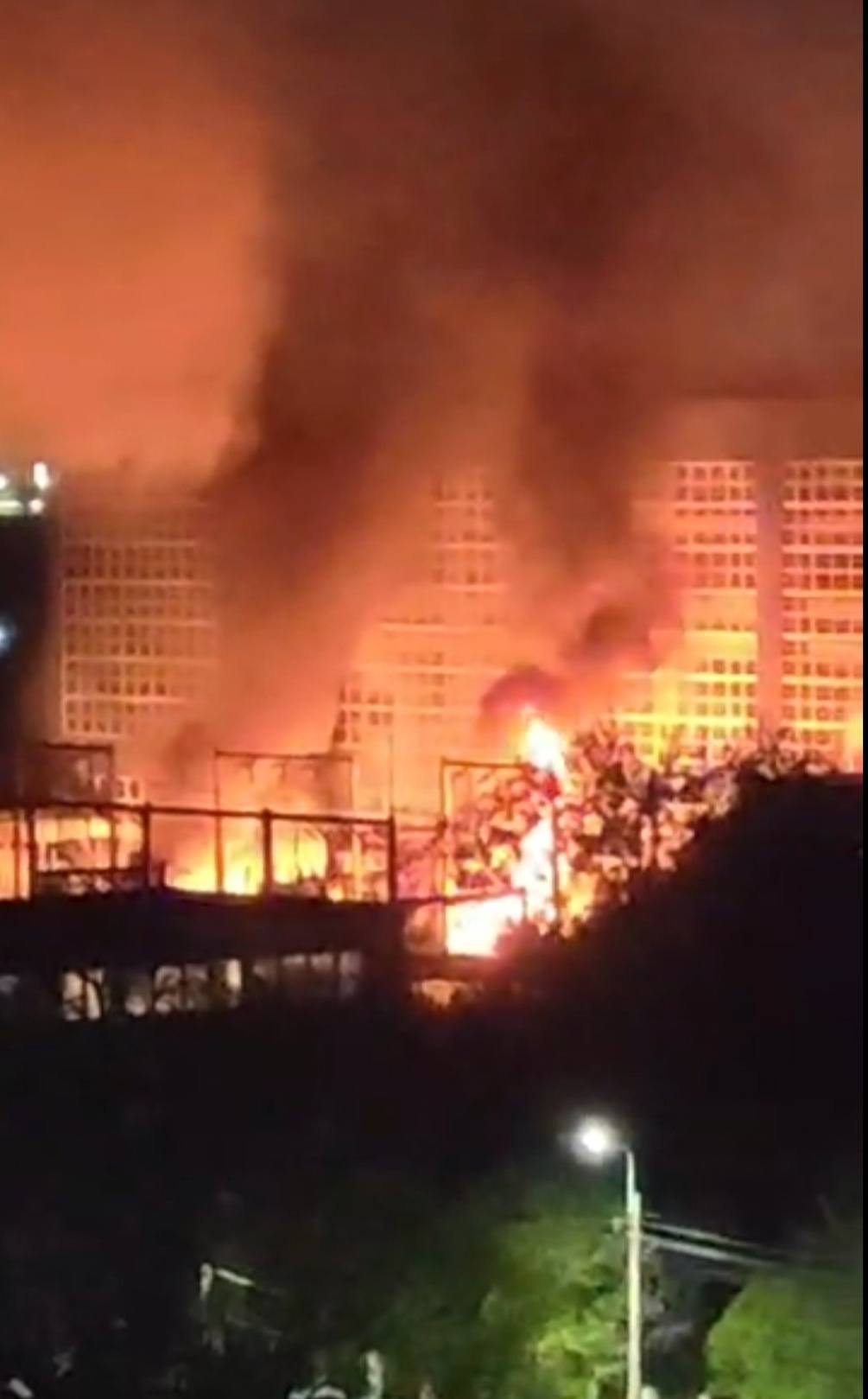 Explozie și incendiu