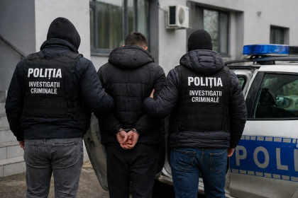 TÂNĂR URMĂRIT INTERNAȚIONAL,